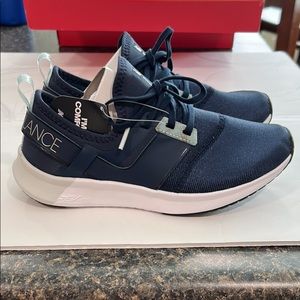 Women’s 6.5 New Balance Energize Sneakers NWT
